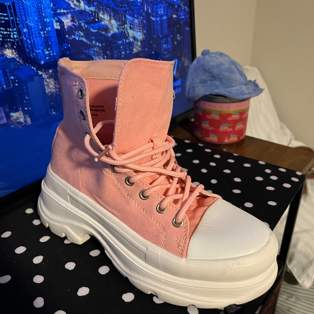Stylish Pink High-Top Women's Sneakers